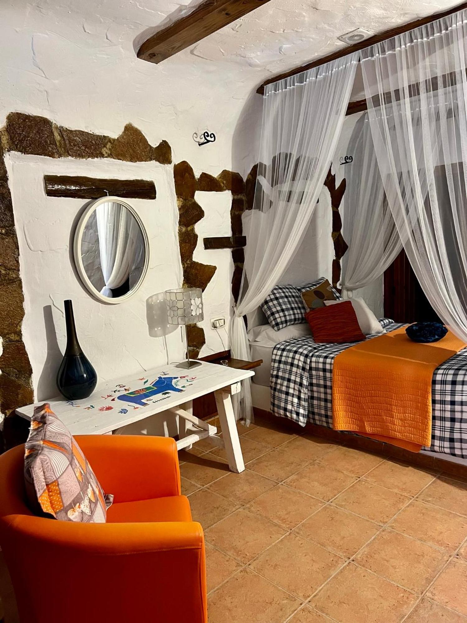 Cuevas De La Paz - Cave House Holidays Los Carriones Room photo